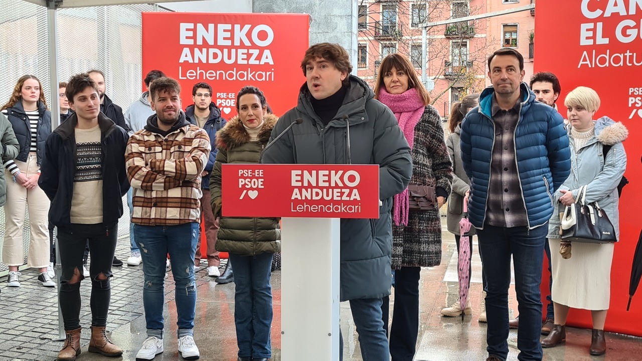 El Secretario General del PSE-EE, Eneko Andueza, en el acto de celebración de los 120 años de las Juventudes Socialistas de Bilbao | Foto: Socialistas Vascos