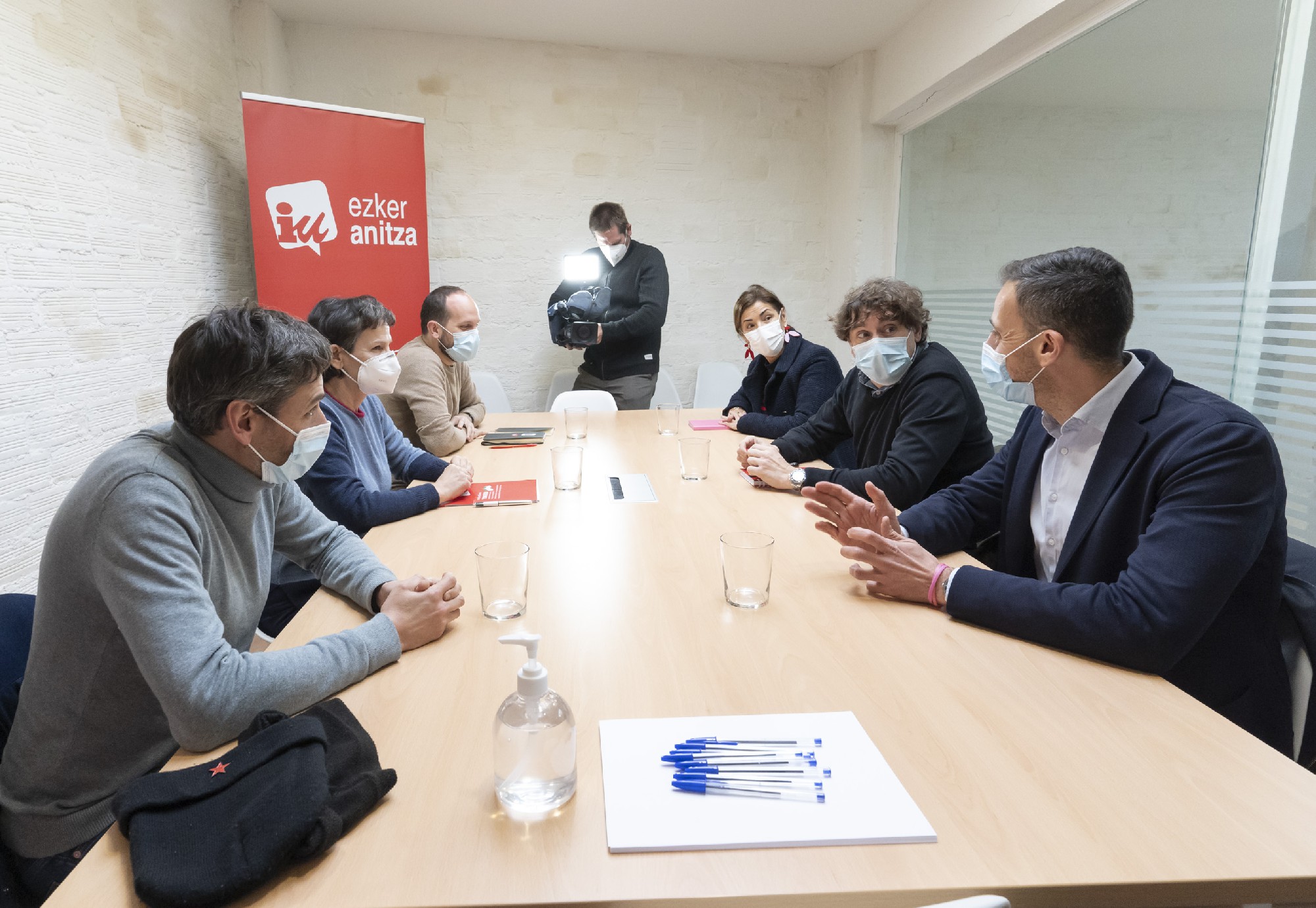 Reunión entre PSE-EE y IU | Foto: Socialistas Vascos