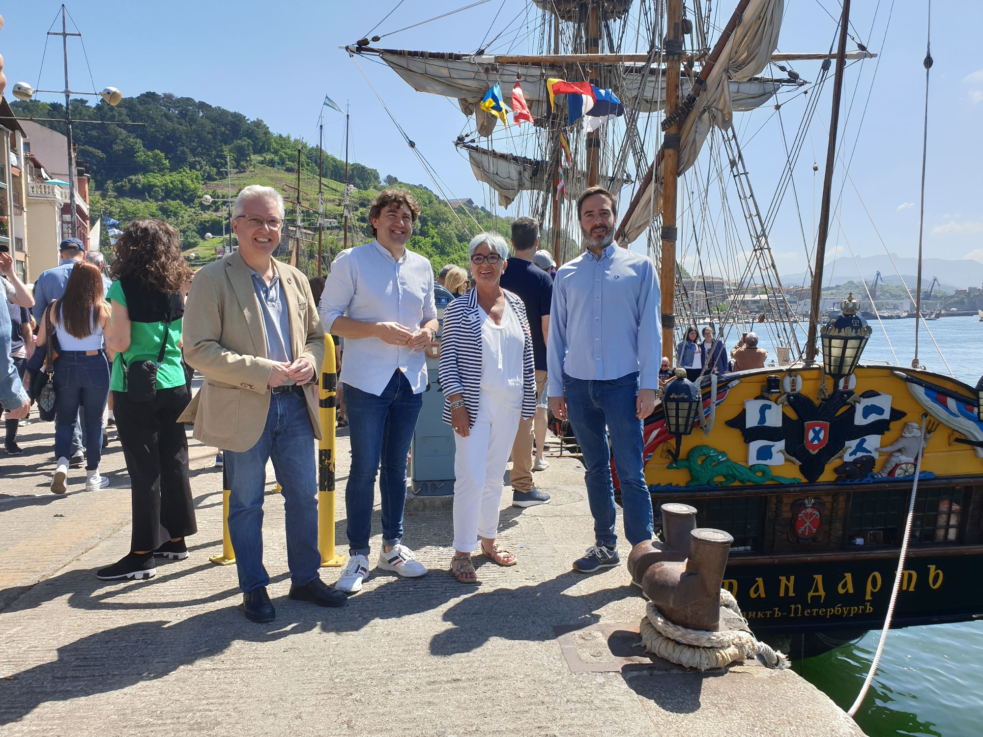 Jose Ignacio Asensio, Eneko Andueza, Izaskun Gómez y Javier Hurtado en el Festival Marítimo de Pasaia | Foto: Socialistas Gipuzkoanos