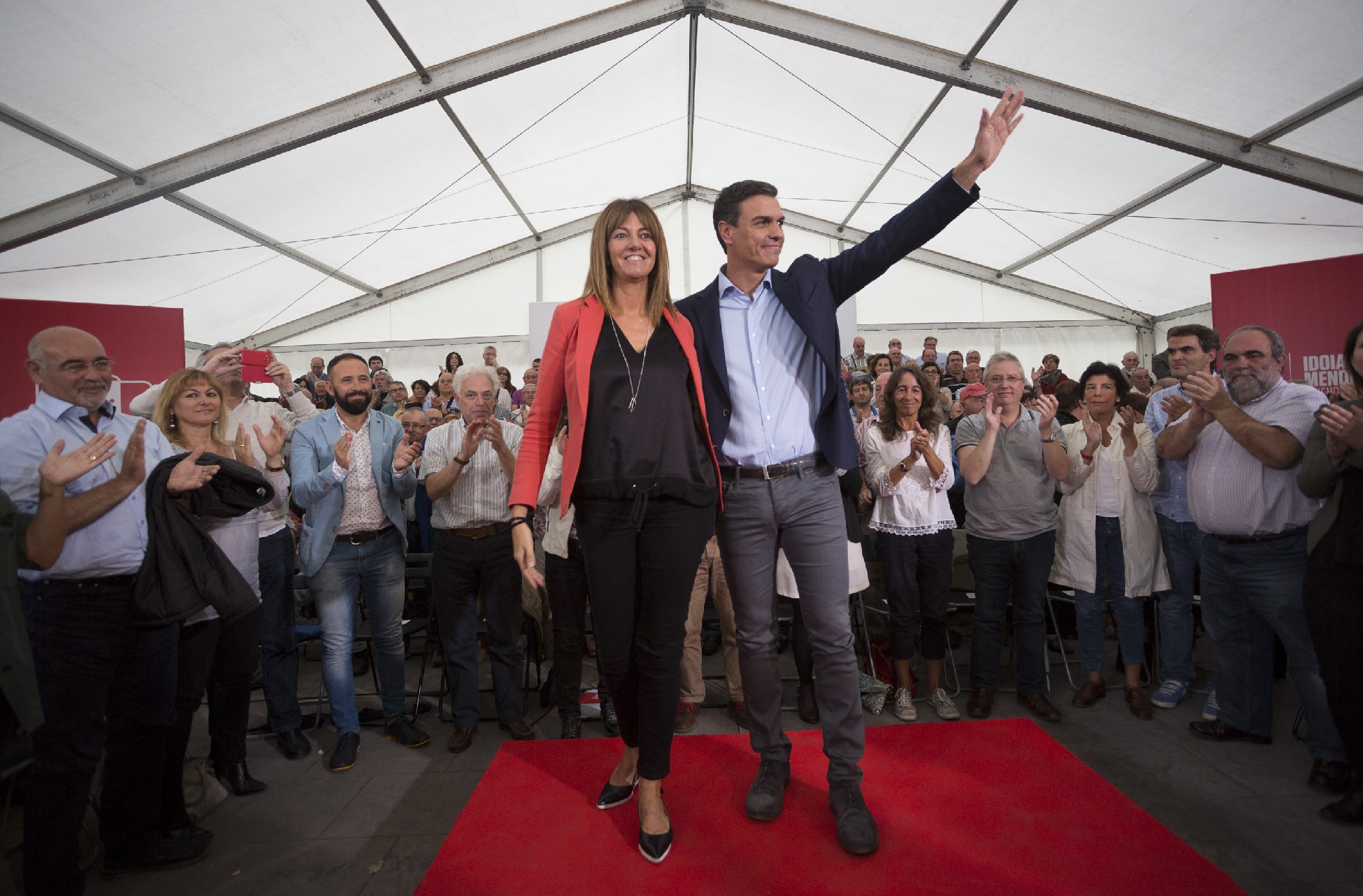 Pedro S&aacute;nchez e Idoia Mendia en Intxaurrondo