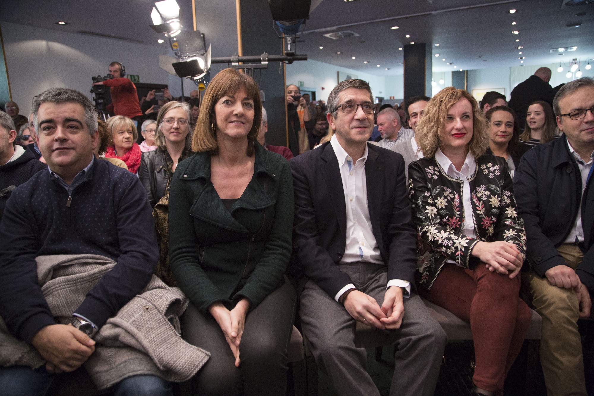 Patxi L&oacute;pez, Idoia Mendia y Mikel Torres en el acto de presentaci&oacute;n de la candidatura de Patxi L&oacute;pez a Secretario General del PSOE