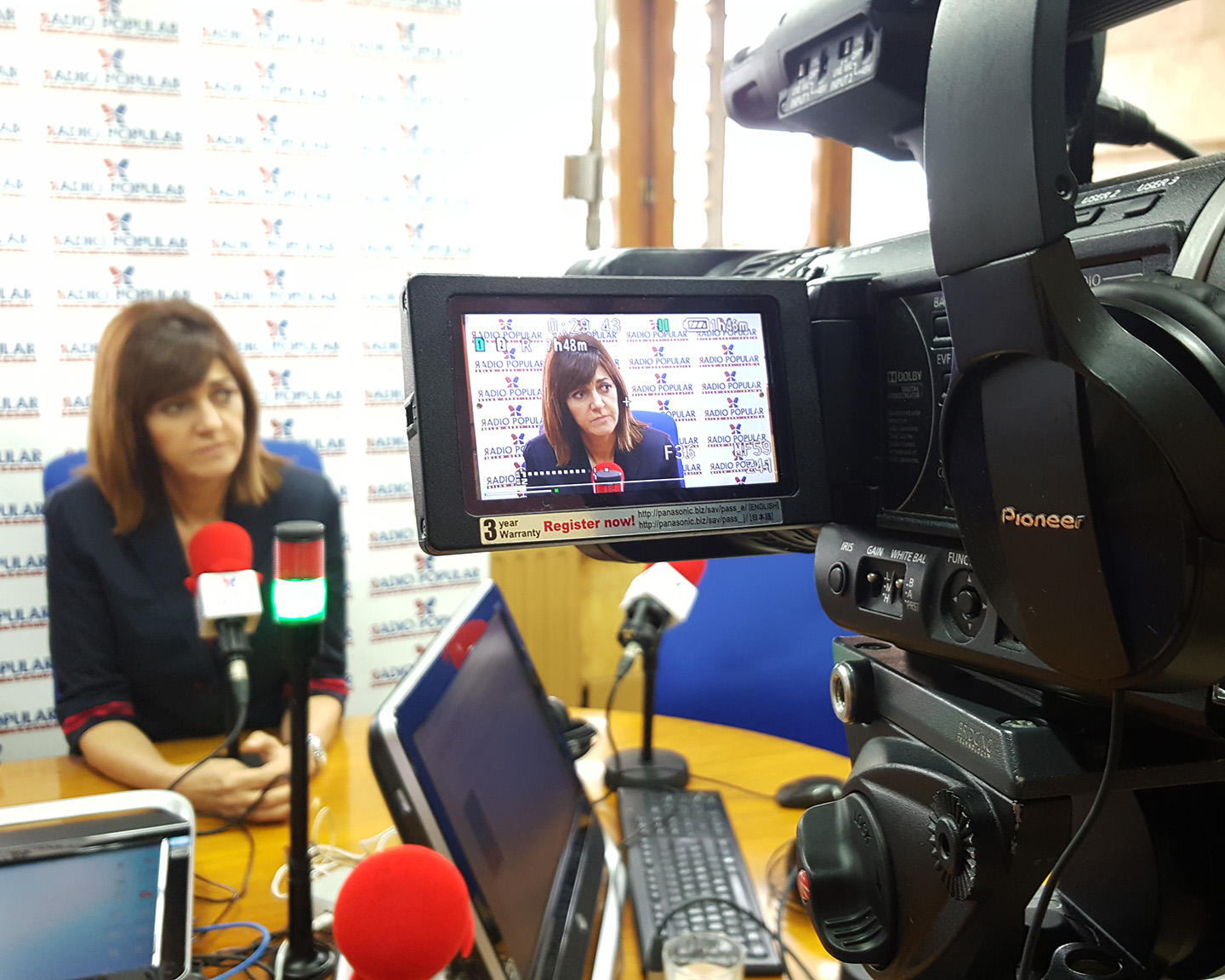 Idoia Mendia durante la entrevista en Radio Popular | Foto: Socialistas Vascos