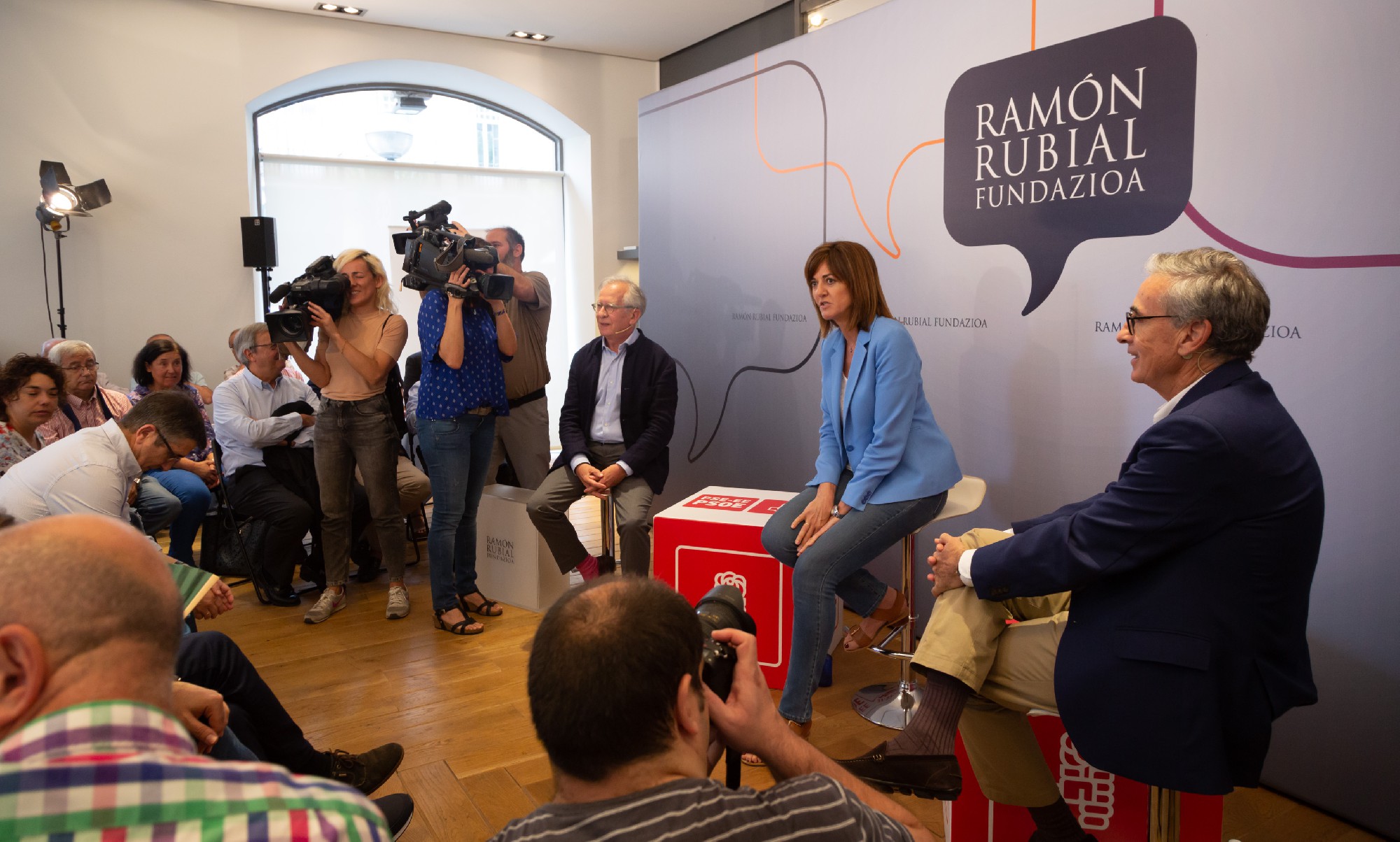 idoia Mendia, Ram&oacute;n J&aacute;uregui y Eneko Land&aacute;buru | Foto: Socialistas Vascos