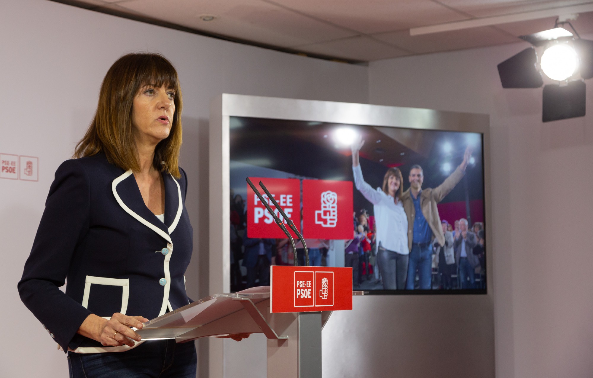 La Secretaria General del PSE-EE, Idoia Mendia, en la rueda de prensa que ha ofrecido en la sede de los Socialistas Vascos en Bilbao | Foto: Socialistas Vascos.