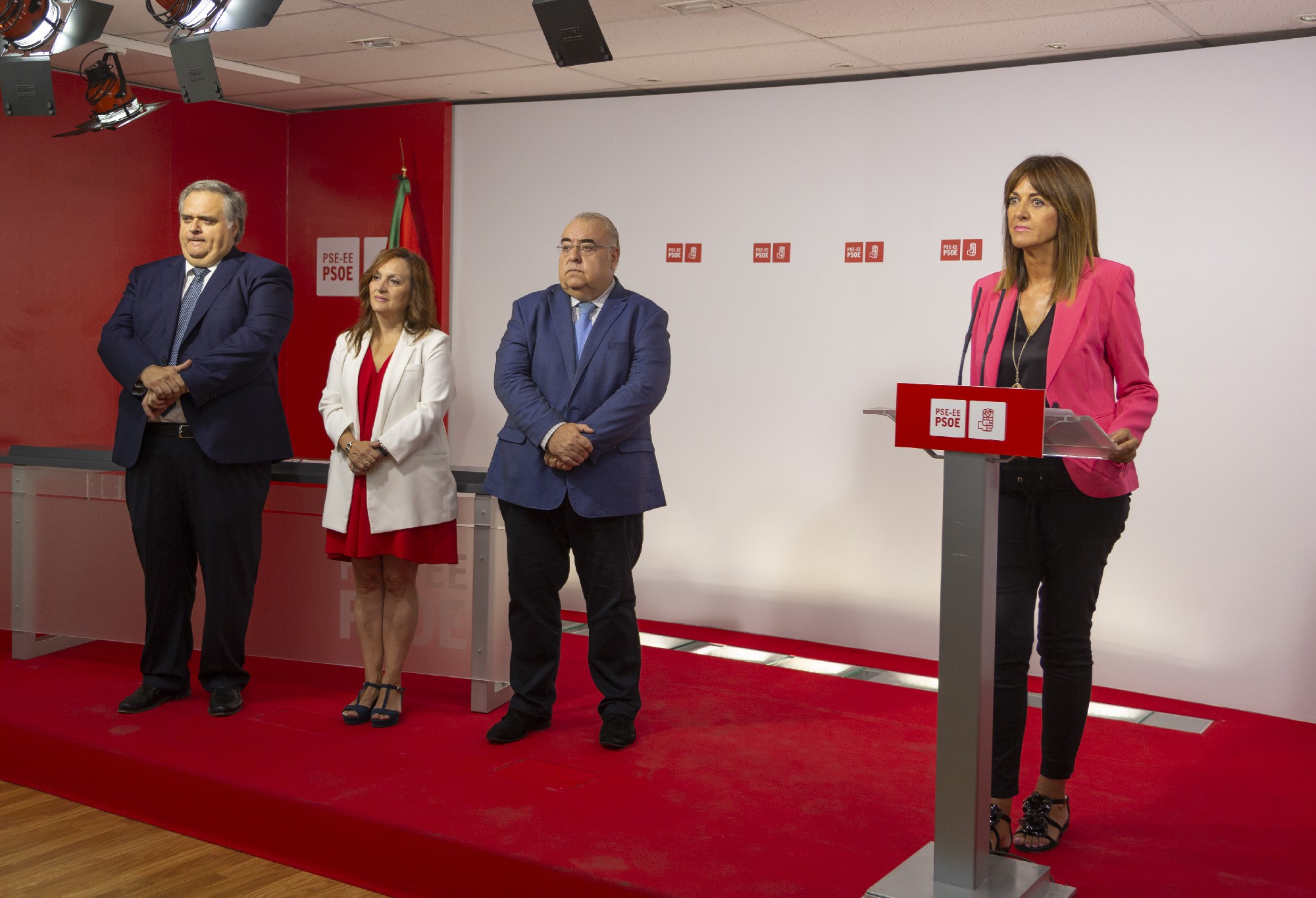 Idoia Mendia junto a los senadores vascos Tontxu Rodríguez, Julia Liberal y Txema Oleaga | Foto: Socialistas Vascos