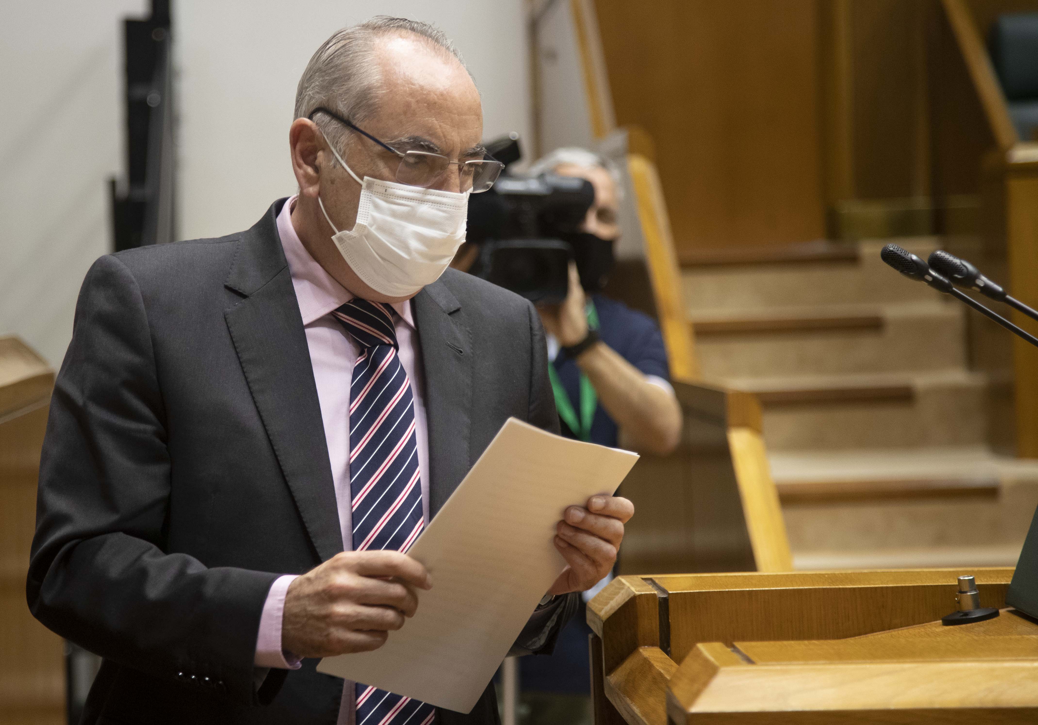 El Consejero Iñaki Arriola interviene en el Parlamento Vasco | Foto: Parlamento Vasco