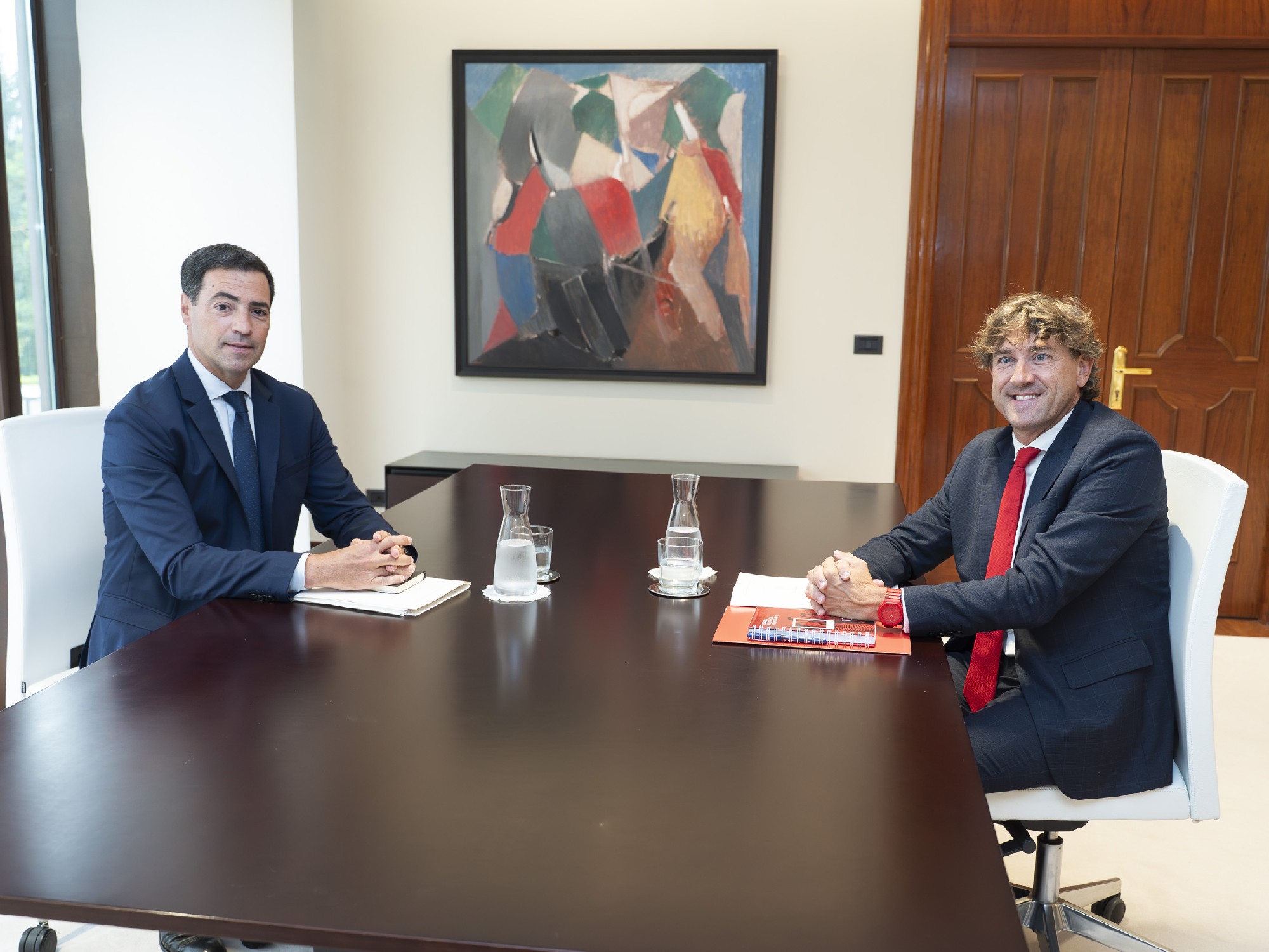 El Secretario General del PSE-EE, Eneko Andueza, durante el encuentro mantenido con el lehendakari Imanol Pradales | Foto: Socialistas Vascos