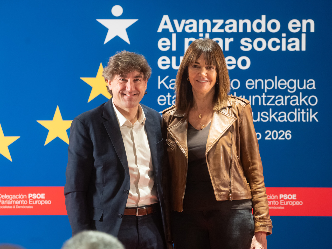 El Secretario General del PSE-EE, Eneko Andueza, junto a la eurodiputada Idoia Mendia en la apertura de la jornada &ldquo;Avanzando en el pilar social europeo: Empleos de calidad y derecho a la formaci&oacute;n desde Euskadi&rdquo; | Foto: Socialistas Vascos