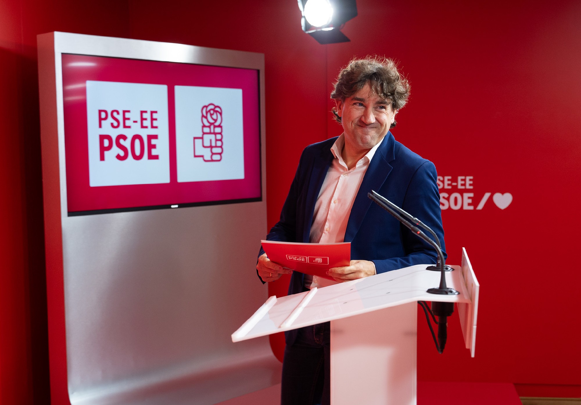 El Secretario General del PSE-EE, Eneko Andueza, durante la rueda de prensa | Foto: Socialistas Vascos