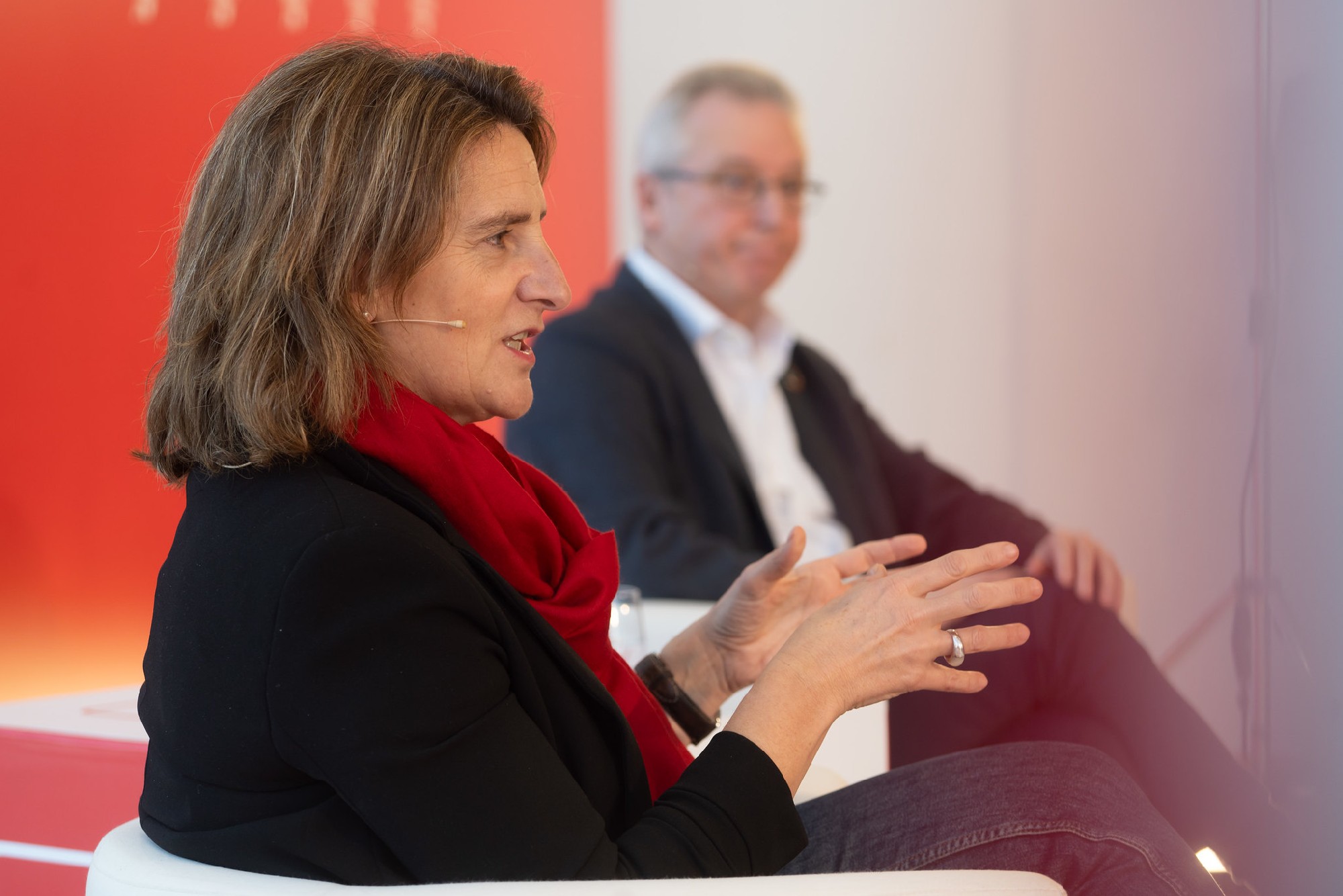 La Vicepresidenta Tercera del Gobierno y Ministra para la Transición Ecológica y el Reto Demográfico, Teresa Ribera, en la jornada “Cambia el guion del modelo de crecimiento” organizada por el PSE-EE | Foto: Socialistas Vascos 