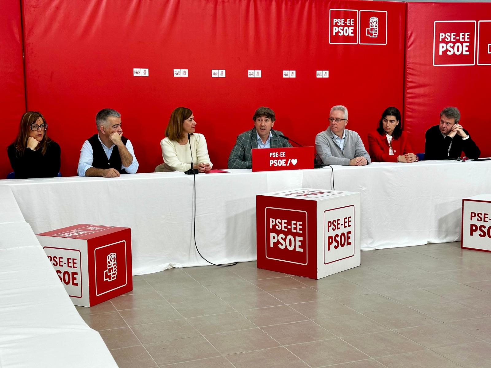 El Secretario General del PSE-EE, Eneko Andueza, en Irun en la reunión de responsables forales y cargos municipales del Bidasoa y Bahía de Pasaia | Foto: Socialistas Vascos