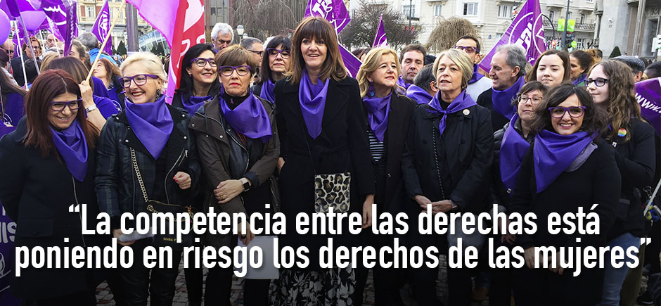 Idoia Mendia y una amplia representaci&oacute;n de mujeres socialistas vascas se han sumado a la movilizaci&oacute;n del D&iacute;a Internacional de la Mujer el #8M | Foto: Socialistas Vascos.