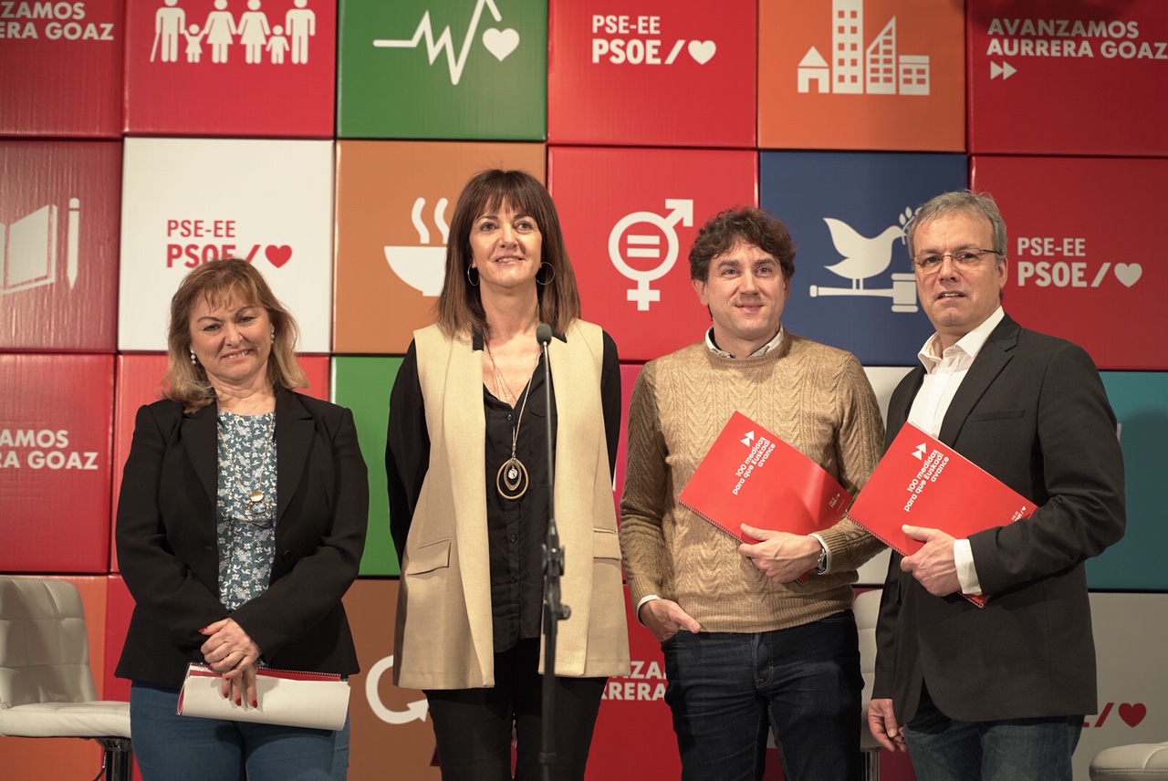 Idoia Mendia, junto Gloria S&aacute;nchez, Eneko Andueza y Alfredo Retortillo. | Foto: Socialistas Vascos 