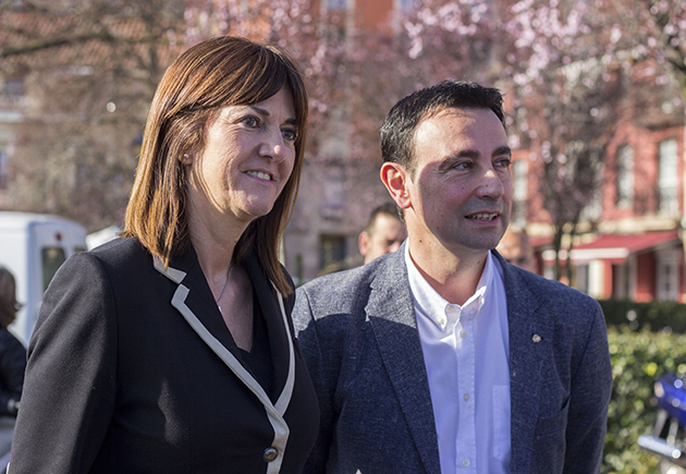 La Secretaria General del PSE-EE, Idoia Mendia, junto al alcalde y candidato a la reelecci&oacute;n a la alcald&iacute;a de Portugalete, Mikel Torres | Foto: Socialistas Vascos.