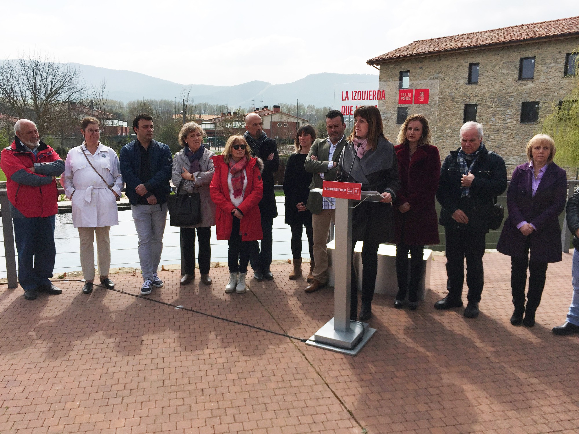 La Secretaria general del PSE-EE, Idoia Mendia, ha participado en la presentaci&oacute;n de la candidatura socialista al ayuntamiento de Iru&ntilde;a de Oca, liderada por su alcalde, Javier Mart&iacute;nez, y acompa&ntilde;ada de la Secretaria General del PSE-EE de &Aacute;lava | Foto: Socialistas Vascos.