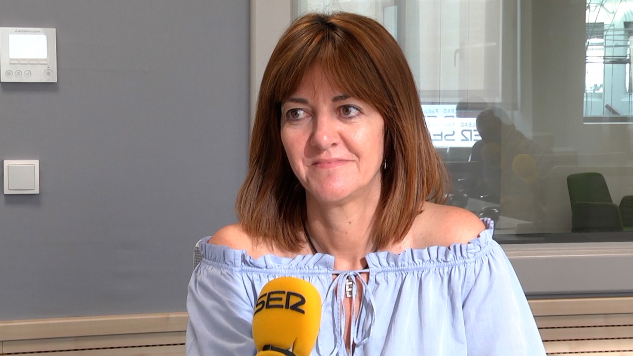 Idoia Mendia, en los estudios de la cadena SER durante la entrevista en  ´La Ventana Euskadi´. Foto | Socialistas Vascos