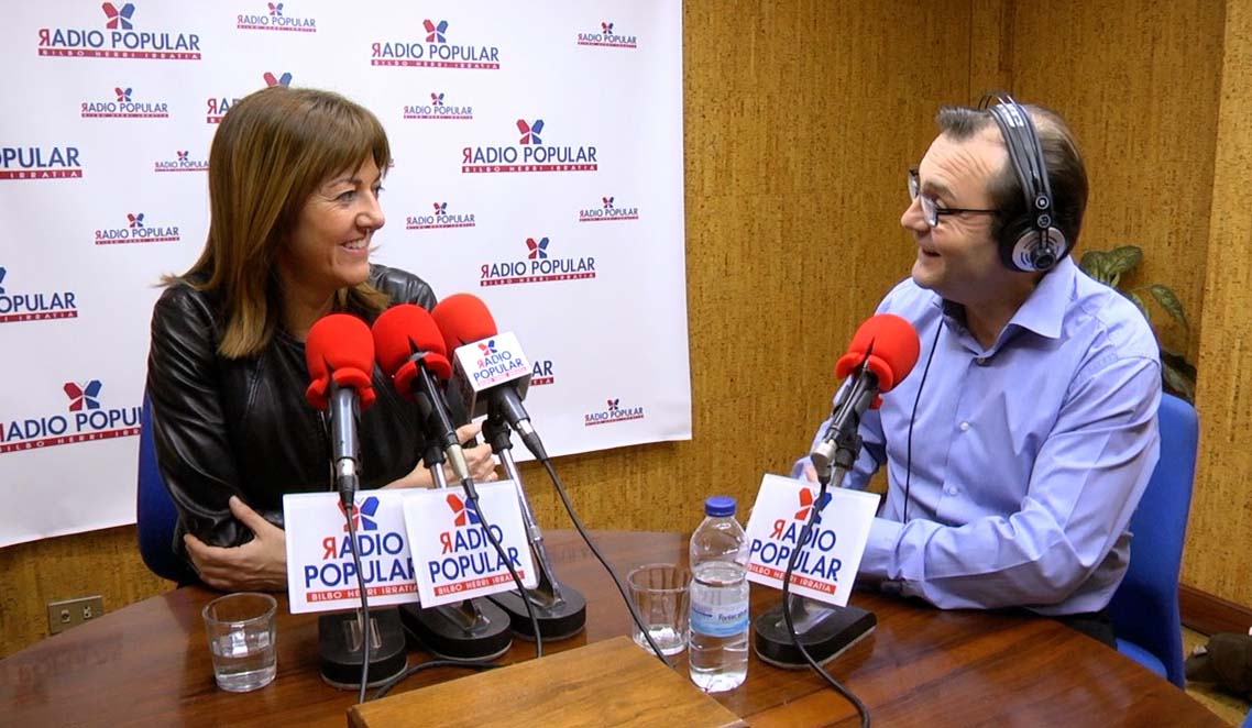 Idoia Mendia en los estudios de Radio Popular en Bilbao | Foto: Socialistas Vascos