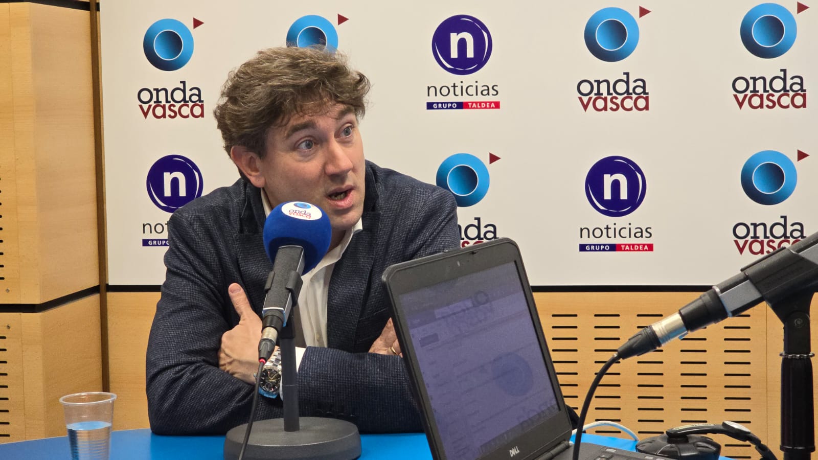 Eneko Andueza, durante la entrevista en Onda Vasca. Foto: Socialistas Vascos