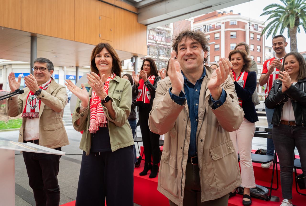 Eneko Andueza, junto a Idoia Mendia y Patxi López, en el acto político celebrado en Santurtzi. Foto: Socialistas Vascos