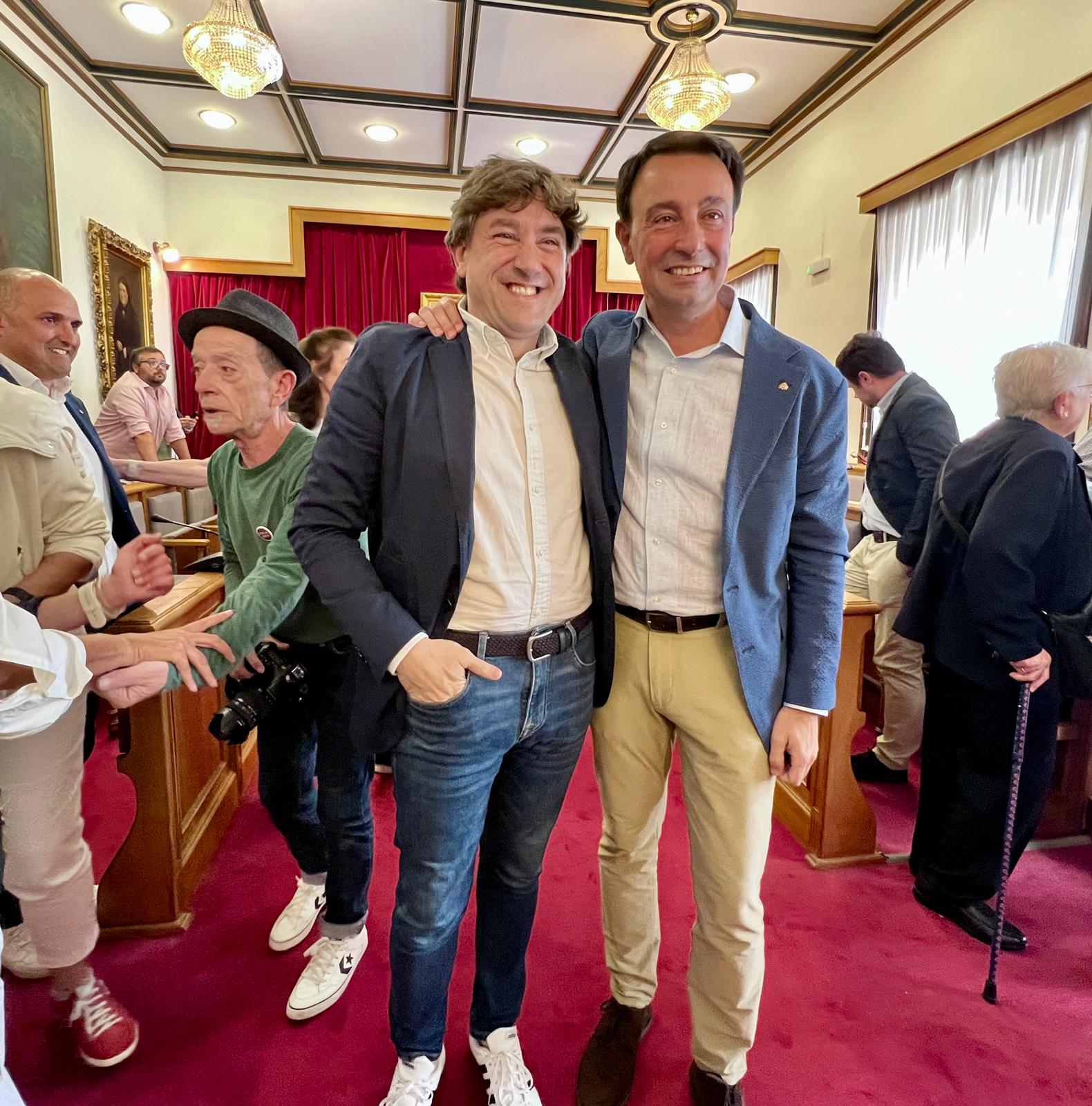 El Secretario General del PSE-EE, Eneko Andueza, junto a Mikel Torres, en su despedida como alcalde de Portugalete | Foto: Socialistas Vascos