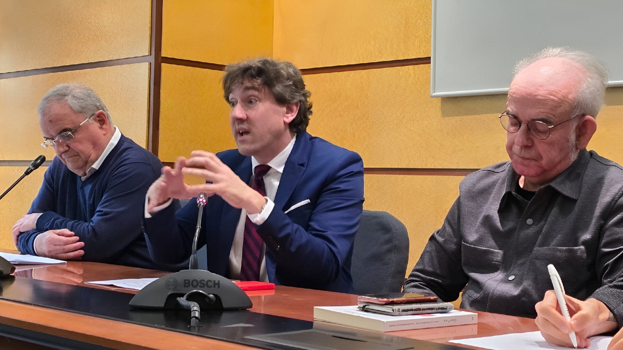 El Secretario General del PSE-EE, Eneko Andueza, en la presentación de un nuevo número de la revista Grand Place de la Fundación Mario Onaindia bajo el título “Retos de la socialdemocracia” | Foto: Socialistas Vascos