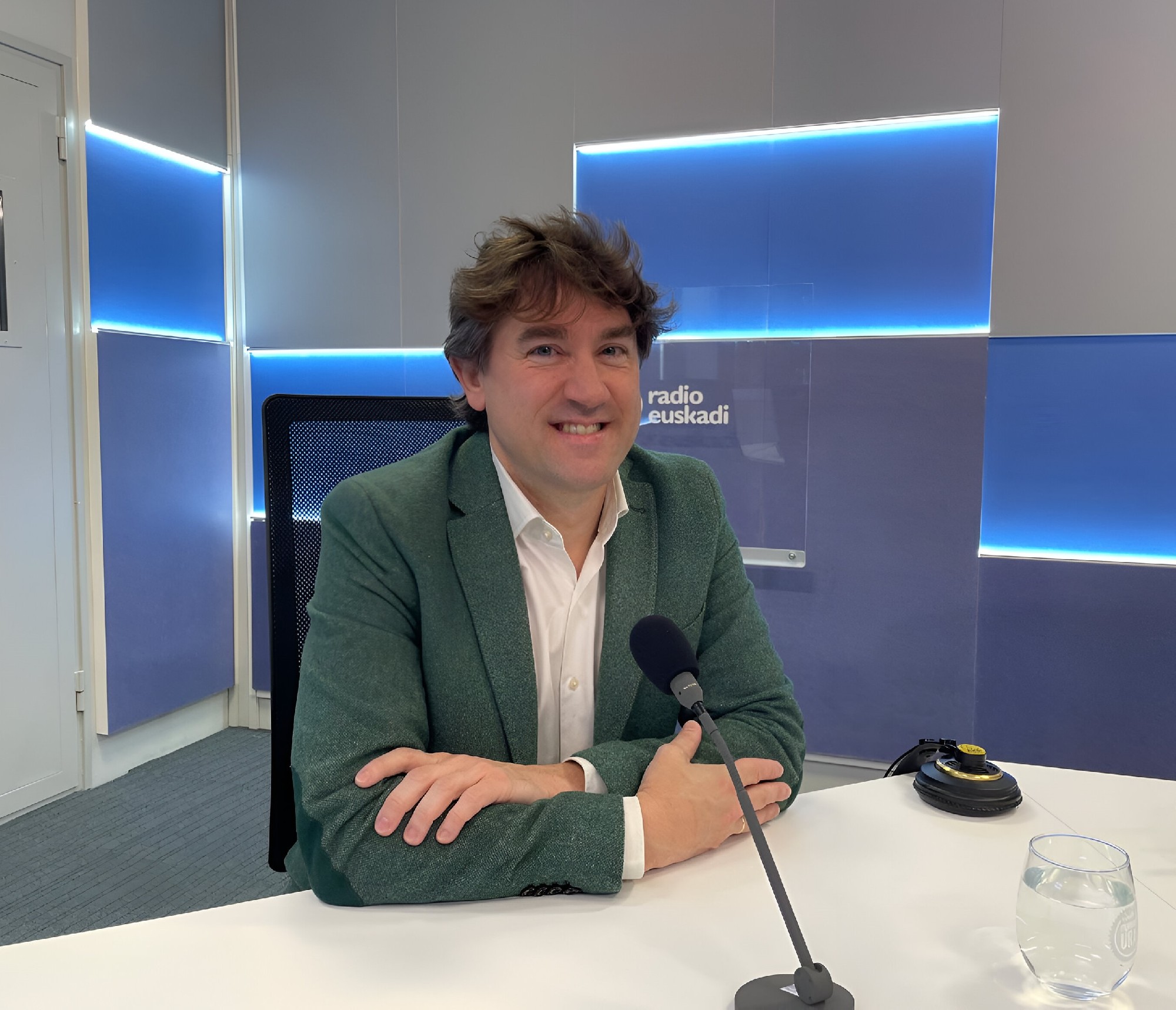El Secretario General del PSE-EE, Eneko Andueza, durante la entrevista en Radio Euskadi | Foto: Socialistas Vascos