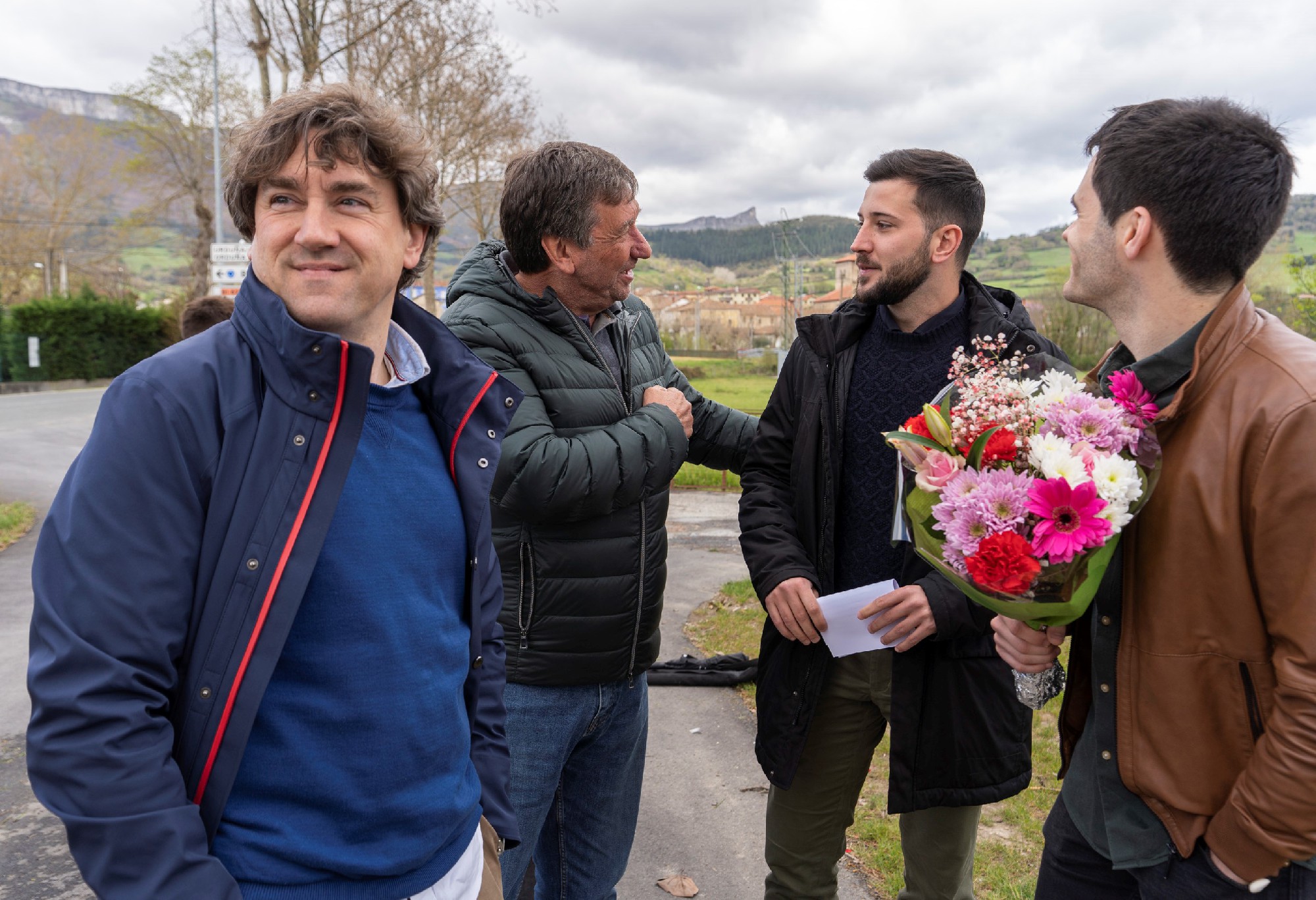 El Secretario General del PSE-EE, Eneko Andueza, junto al Secretario de Organización del PSE-EE de Bizkaia, Francisco Fernández, el Secretario de Organización de Juventudes Socialistas de Bizkaia (JSE-Egaz) y candidato a la alcaldía de Orduña, Juan Romero, y el portavoz socialista de Galdakao y Secretario General de Juventudes Socialistas de Euskadi (JSE-Egaz), Víctor Trimiño,  durante la ofrenda floral en el Columbario de la Dignidad de Orduña | Foto: Socialistas Vascos