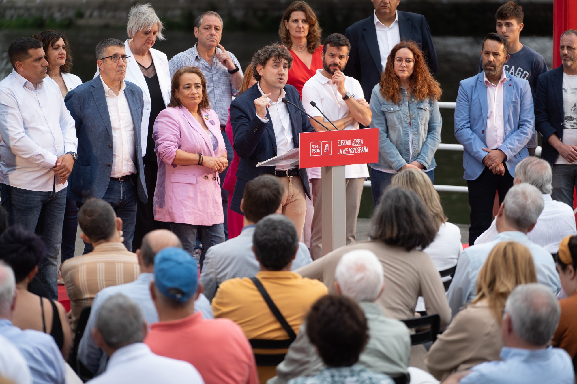 El Secretario General del PSE-EE, Eneko Andueza, junto a los cabezas de lista al Congreso por Álava, Bizkaia y Gipuzkoa, Dani Senderos, Patxi López y Rafaela Romero | Foto: Socialistas Vascos