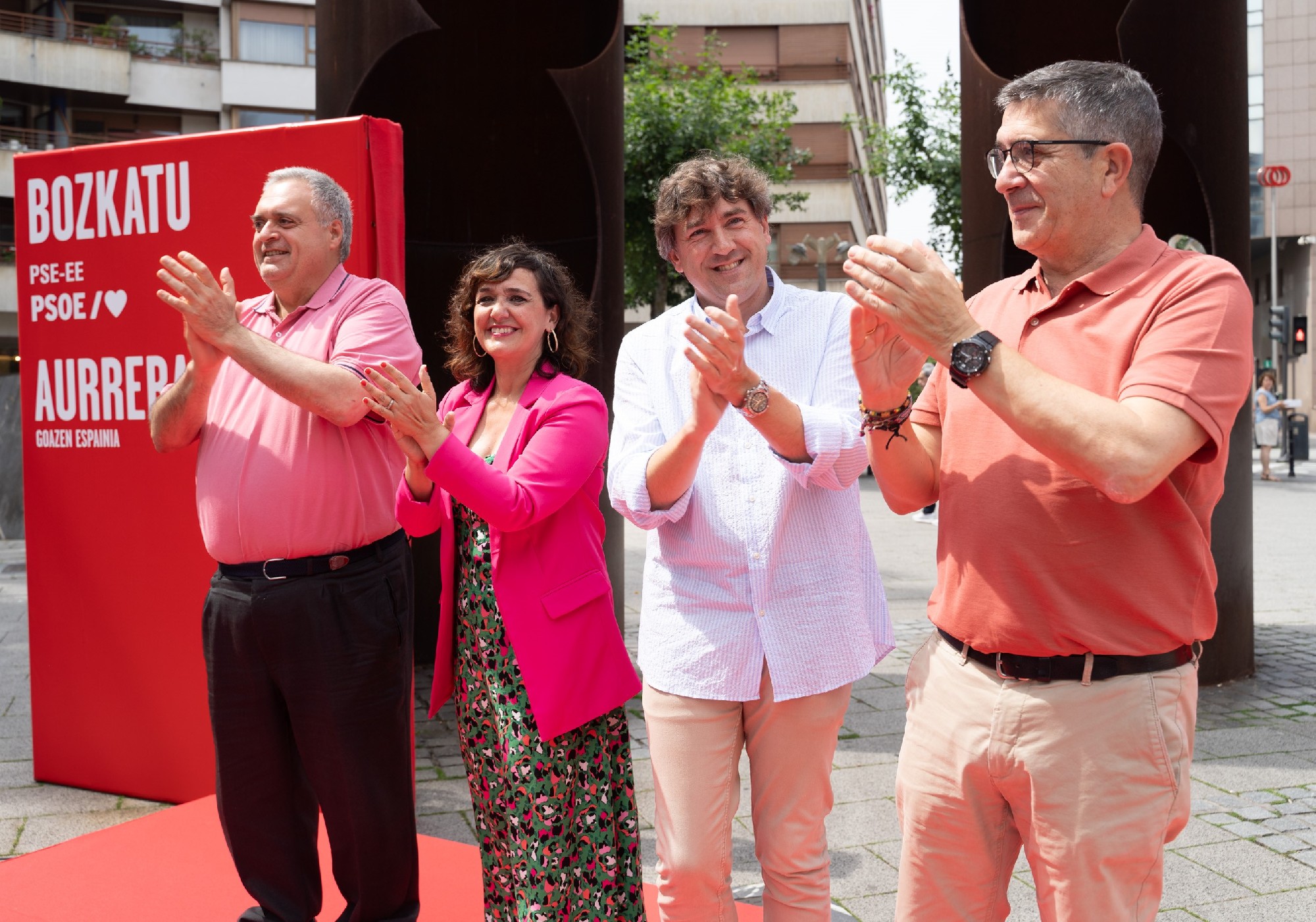 El Secretario General del PSE-EE, Eneko Andueza, junto a los número 1 y 2 al Congreso por Bizkaia, Patxi López y María Guijarro, y el secretario de Estado de Justicia, Tontxu Rodríguez | Foto: Socialistas Vascos