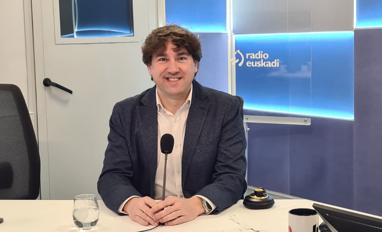 El Secretario General del PSE-EE, Eneko Andueza, durante la entrevista en "Boulevard" de Radio Euskadi | Foto: Socialistas Vascos