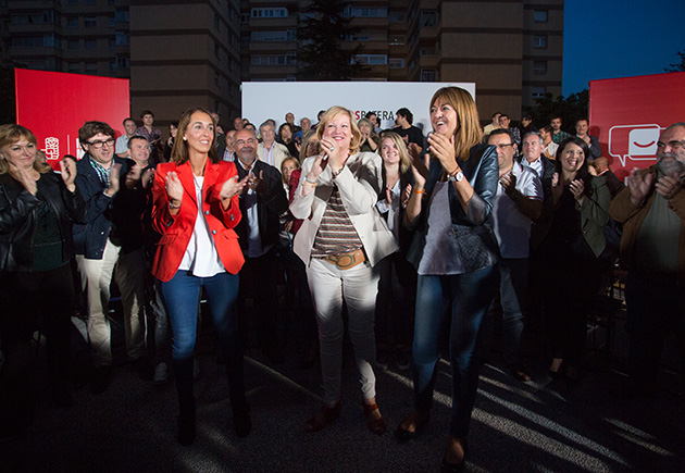 Idoia Mendia, Natalia Rojo y Susana Corcuera en el mitin cierre de la campa&ntilde;a electoral en Vitoria-Gasteiz | Foto: Socialistas Vascos