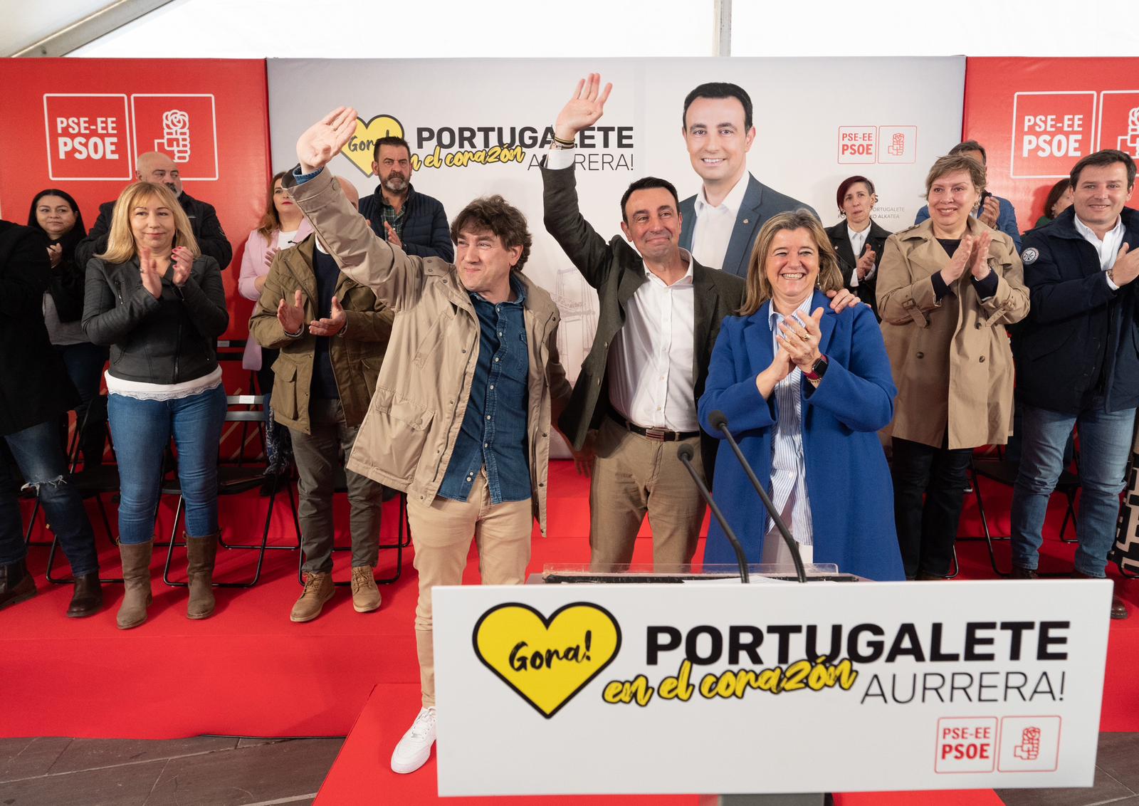 El Secretario General del PSE-EE, Eneko Andueza, junto al Secretario General del PSE-EE de Bizkaia y candidato a la reelección en la alcaldía de Portugalete, Mikel Torres, y la candidata a diputada general de Bizkaia, Teresa Laespada | Foto: Socialistas Vascos 