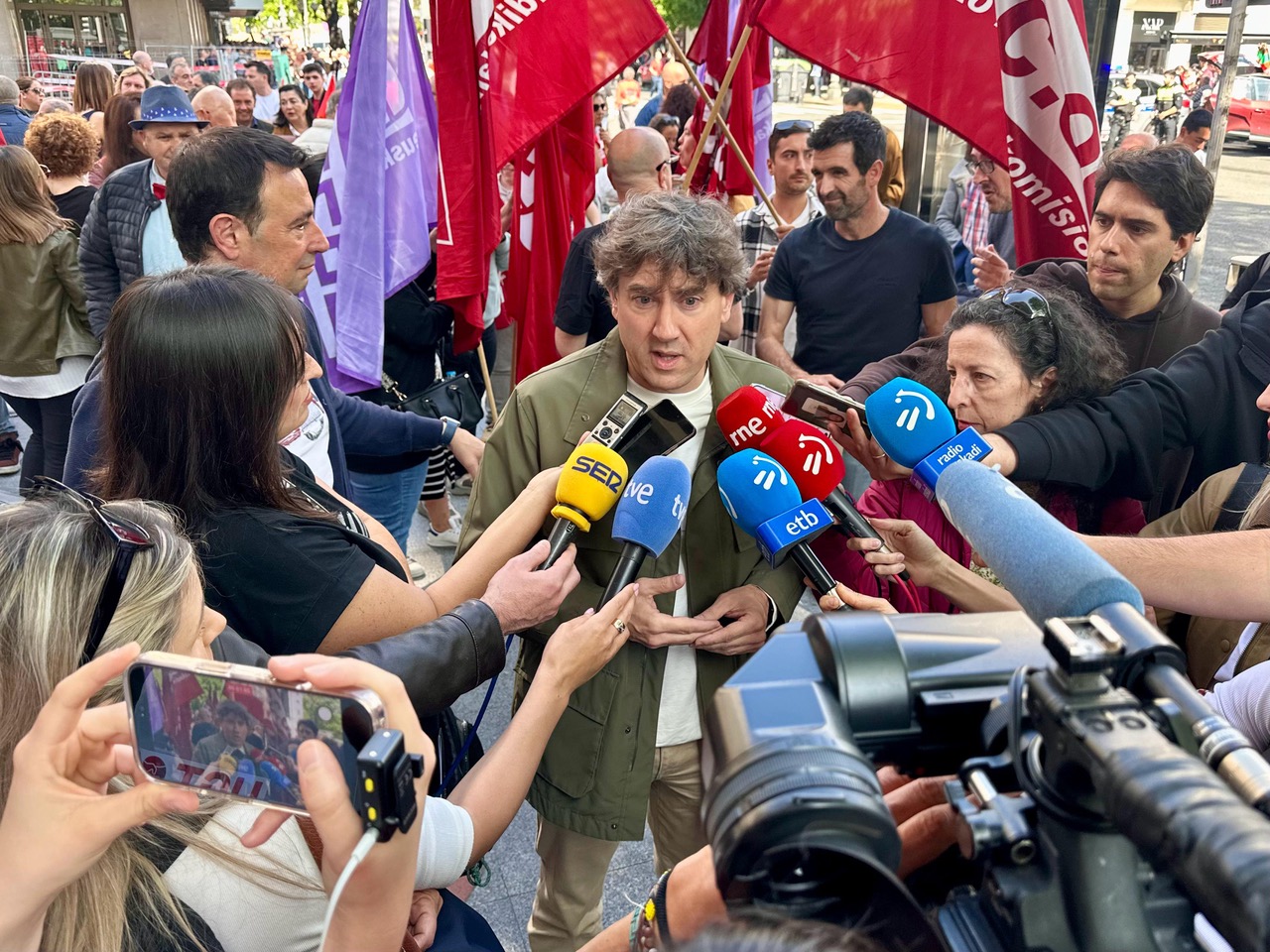El Secretario General del PSE-EE, Eneko Andueza, durante la manifestaci&oacute;n del 1&ordm; de Mayo en Bilbao | Foto: Socialistas Vascos