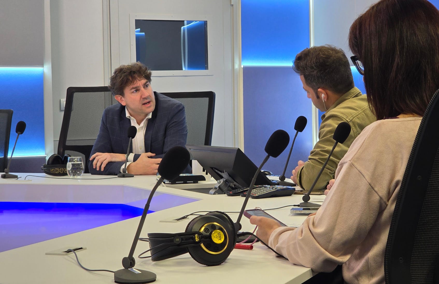 El Secretario General del PSE-EE, Eneko Andueza, durante la entrevista en Radio Euskadi. Foto: Socialistas Vascos