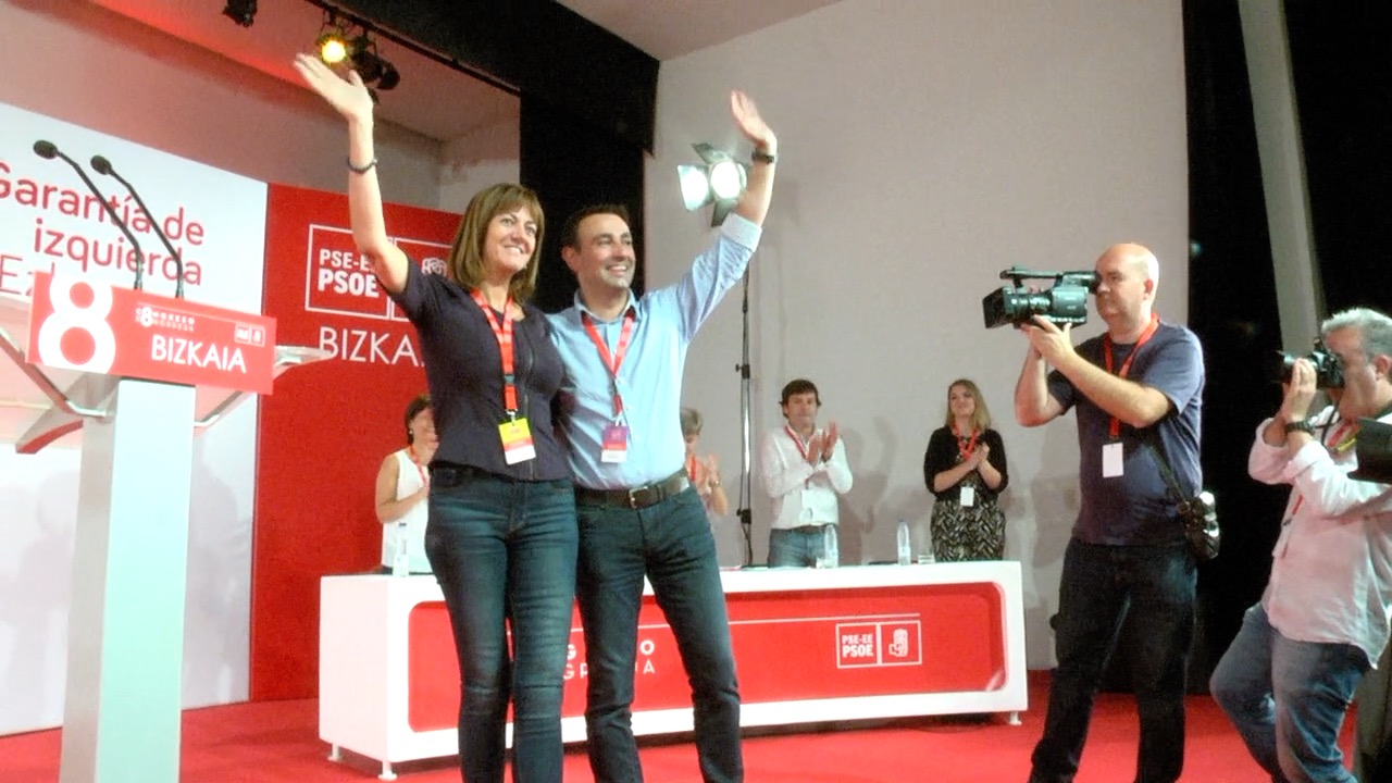 Idoia Mendia junto a Mikel Torres en el 8&ordm; Congreso del PSE-EE de BIzkaia