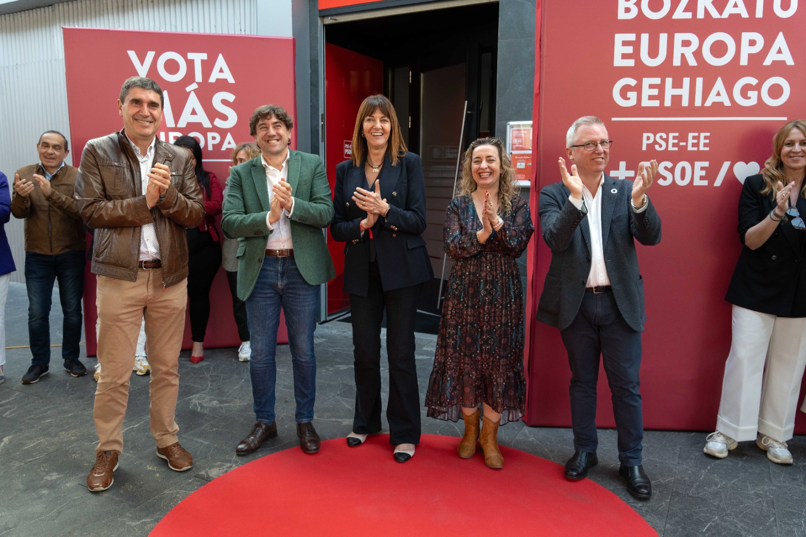 La candidata socialista vasca a las próximas elecciones europeas, Idoia Mendia, junto al Secretario General del PSE-EE, Eneko Andueza, la también candidata socialista a los comicios, Maider Lainez, y el Secretario General del PSE-EE de Gipuzkoa, José Ignacio Asensio | Foto: Socialistas Vascos