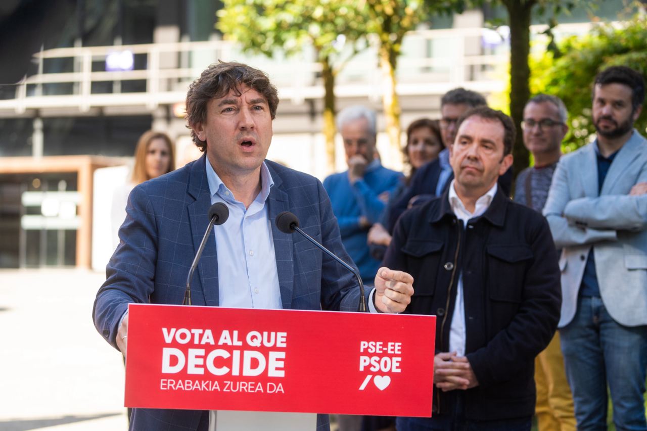 Eneko Andueza presenta en Ermua iniciativas de Política Industrial. Foto: Socialistas Vascos