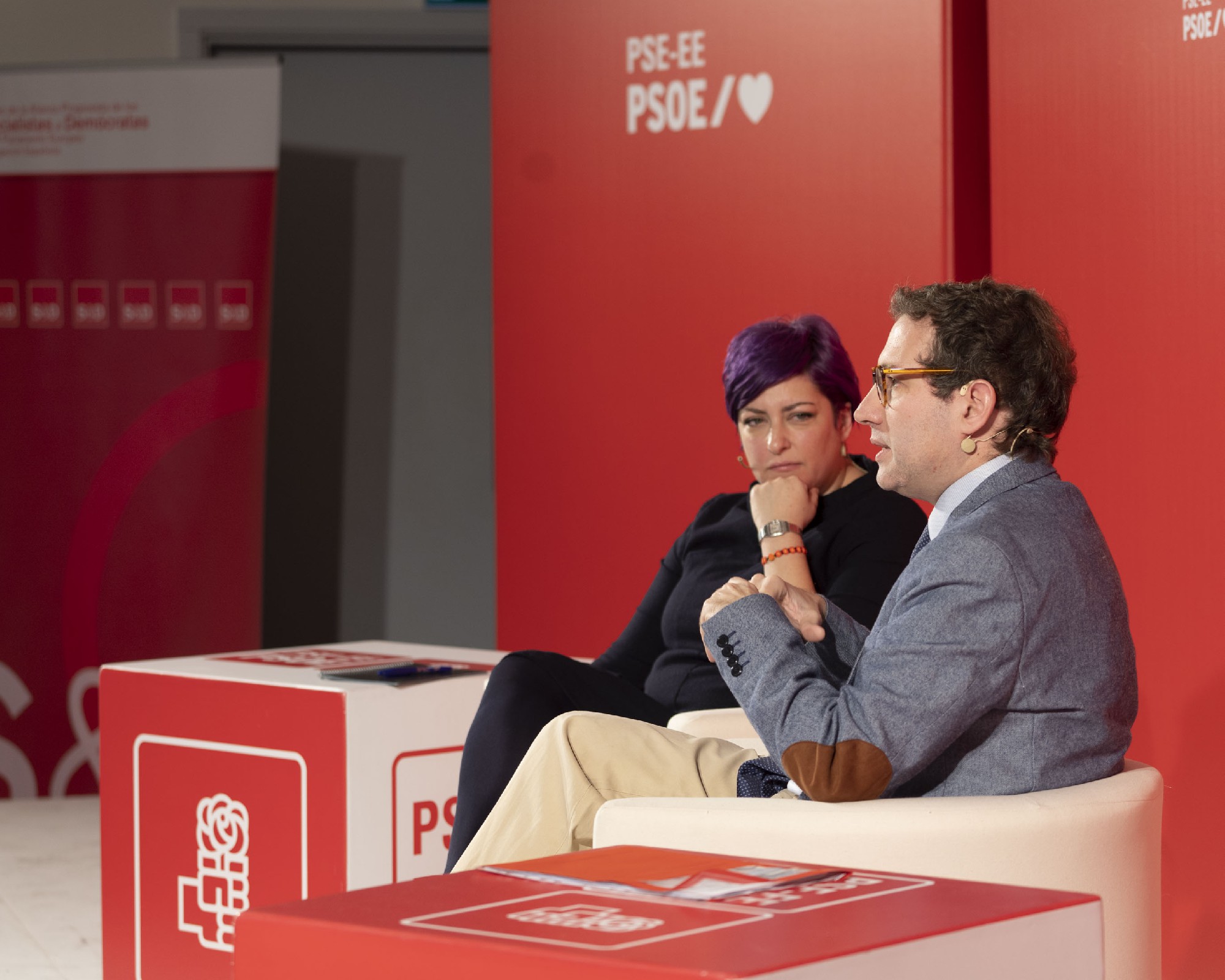 Dom&egrave;nec Ruiz Devesa interviene en los Encuentros junto a Eider Gardiazabal.| Foto: Socialistas Vascos