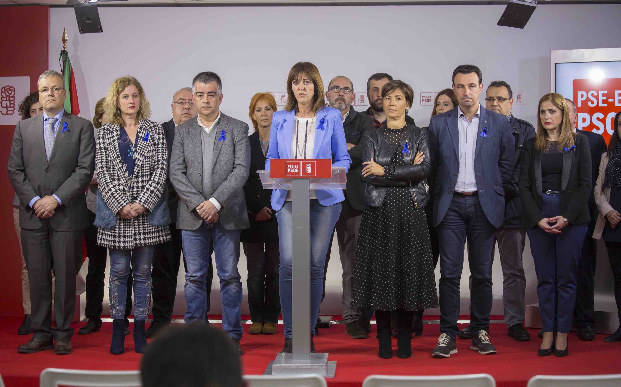 Idoia Mendia, en la sede del PSE-EE en Bilbao, acompa&ntilde;ada por los miembros de su Comisi&oacute;n Ejecutiva |Foto: Socialistas Vascos.